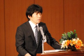 中学主任・二木教諭 中学主任・二木教諭