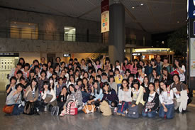 photo_juniorhighscool_arrived_NZ1 中3修学旅行、成田空港からの出発時の集合写真