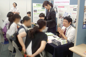 佼成女子のブース