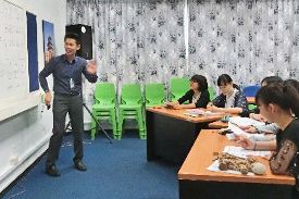 語学センターでタイ語のレッスン