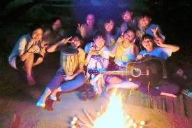 ヒンラートナイ村最後の夜のキャンプファイヤー