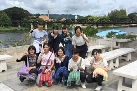 「戦場にかける橋」をバックに